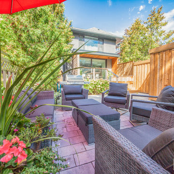 Beautiful Tall Wooden Fence Backyard - Greater Toronto Area