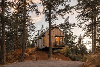 Example of a mountain style exterior home design in Seattle