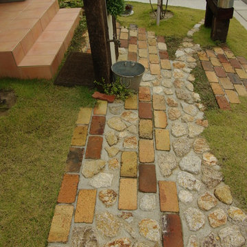 箕面市粟生南のナチュラルアプローチ