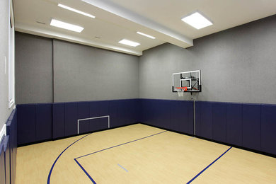 Photo of a traditional multipurpose gym in Chicago.