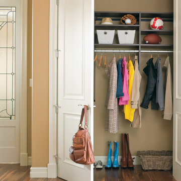 Janssen Entry Closet