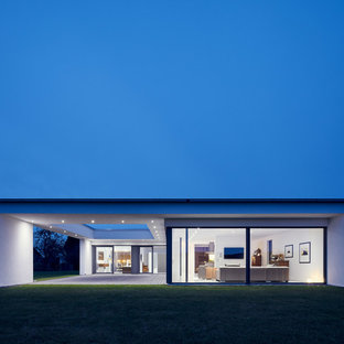 Einstöckiges, Weißes Modernes Einfamilienhaus mit Flachdach in Dortmund