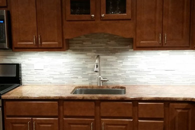 Kitchen - modern kitchen idea in Chicago