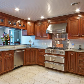 Sophisticated Traditional Kitchen