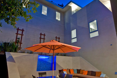 Example of a trendy patio design in Los Angeles