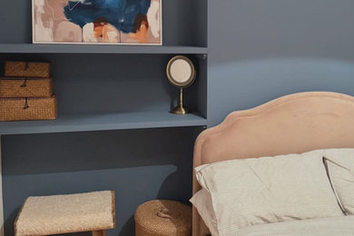 This is an example of a retro bedroom in London.