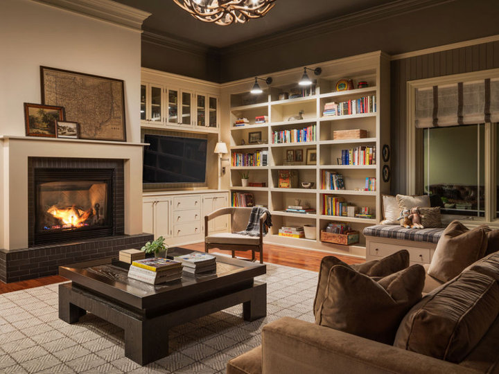 Traditional Family Room - Enclosed