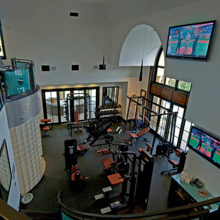 ロサンゼルスのトラディショナルスタイルのおしゃれなホームジムの写真