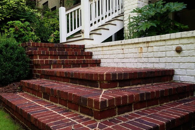 Photo of a traditional landscaping in Atlanta.
