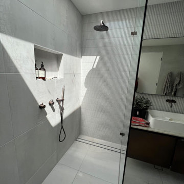 Modern Beige Bathroom
