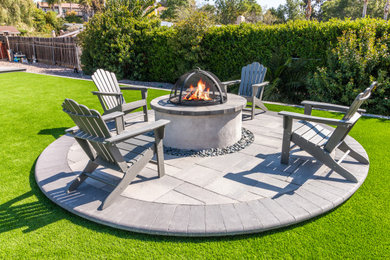 Design ideas for a traditional backyard landscaping in San Diego with a fire pit.