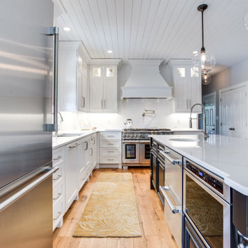 Contemporary Farmhouse Kitchen