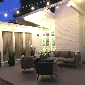 MODERN MID-CENTURY PATIO