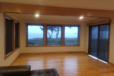 Example of a trendy living room design in Seattle