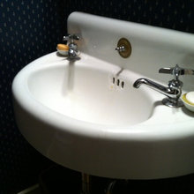 BEFORE AND AFTER: Renovating a Small Bathroom