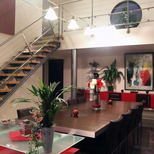 ナンシーの中サイズのコンテンポラリースタイルのLDKの画像 (白い壁、セラミックタイルの床、暖炉なし)