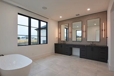 Bathroom - bathroom idea in Dallas
