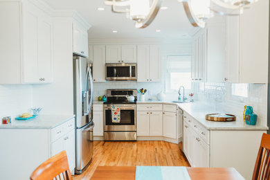 Inspiration for a transitional kitchen remodel in Minneapolis