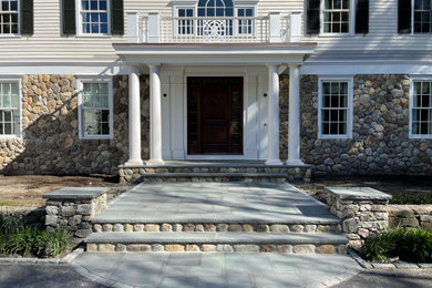 Foto de fachada de casa rústica de tamaño medio con revestimiento de piedra