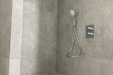 Medium sized contemporary ensuite wet room bathroom in Other with a one-piece toilet, beige tiles, porcelain tiles, white walls, porcelain flooring, a wall-mounted sink, beige floors, an open shower, a shower bench and a single sink.