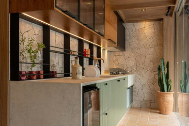 Kitchen - modern kitchen idea in Orlando