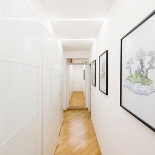 Foton och inredningsidéer för vita hallar, med vita väggar