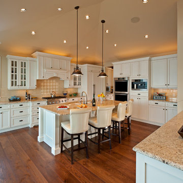 Tradtional White Catalina Maple Kitchen