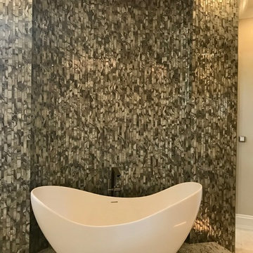 Round Glazzio Glass Wall