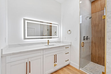 Bathroom - bathroom idea in Miami