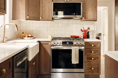 Transitional kitchen photo in Columbus