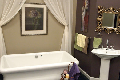 アトランタにあるミッドセンチュリースタイルのおしゃれな浴室の写真