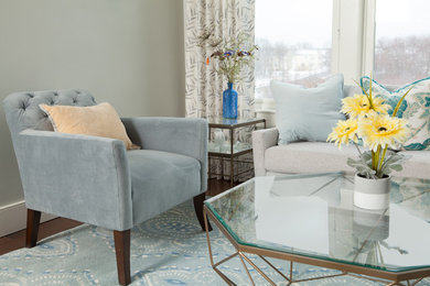 Example of a minimalist living room design in Boston