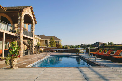 Photo of a transitional pool in Omaha.