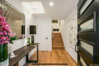 Example of a transitional home design design in San Francisco