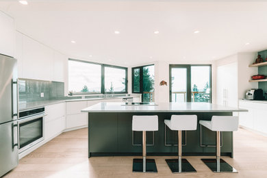 Example of a kitchen design in Vancouver