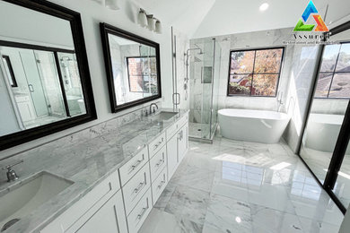 Bathroom - bathroom idea in Houston