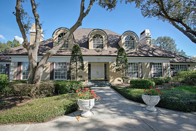 Example of a classic home design design in Orlando