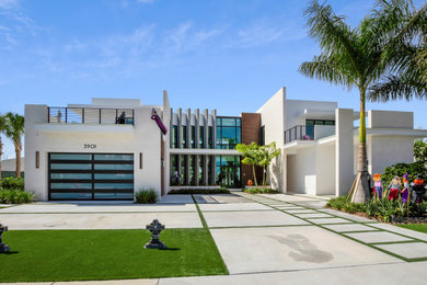 Minimalist home design photo in Miami