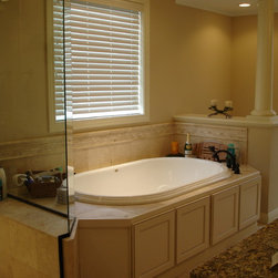 Lakes Pines Lane Residence - Bathtubs