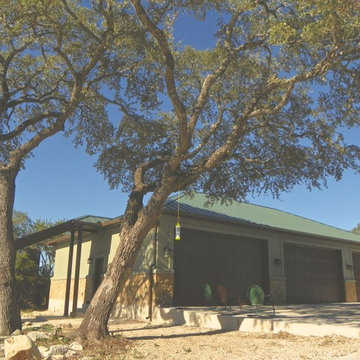 Lake View Courtyard Home