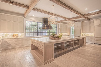 Kitchen - kitchen idea in Austin