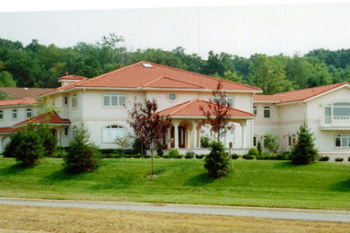 Transitional exterior home idea in Columbus