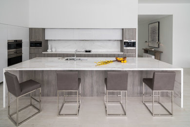Trendy kitchen photo in Los Angeles