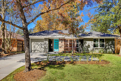 1960s exterior home idea in Houston