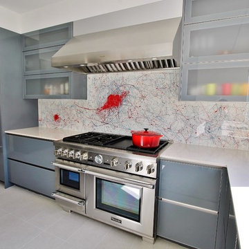Bright and Modern European Style Kitchen