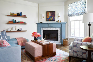 Example of a transitional living room design in Toronto
