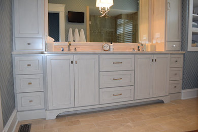 Example of a classic bathroom design in Other