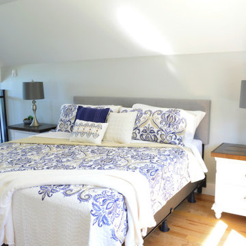 Bambury's Hillside Chalet - Loft Master Bedroom