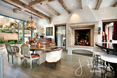 Cottage living room photo in Orange County