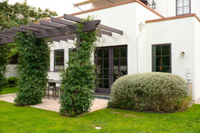 Example of a tuscan patio design in Tampa